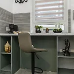 Enif With Parking -tractoru Coresi Apartment Brasov