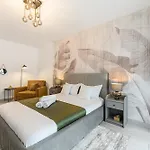 Enif With Parking -tractoru Coresi Apartment Brasov