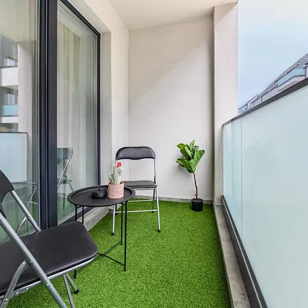 Enif With Parking -tractoru Coresi Apartment