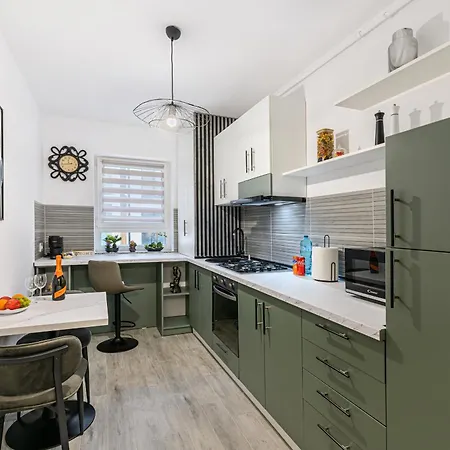 Enif With Parking -tractoru Coresi Appartement Braşov