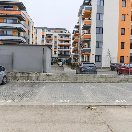 Apartamento Enif With Parking -tractoru Coresi Braşov